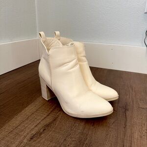 BKE Elegant Cream Ankle Boots